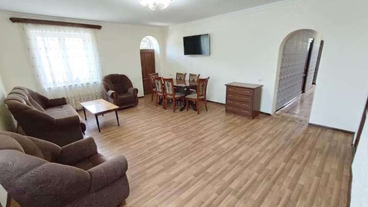 Elegaya Guest House Idzsevan Kültér fotó